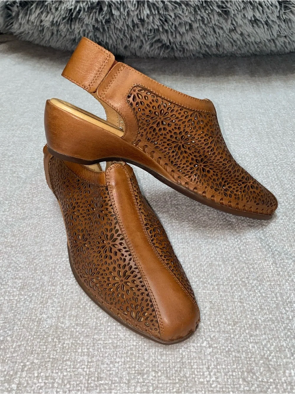 Pikolinos Romana Perforated Leather Wedge Sandal Brandy EU 39 (9)